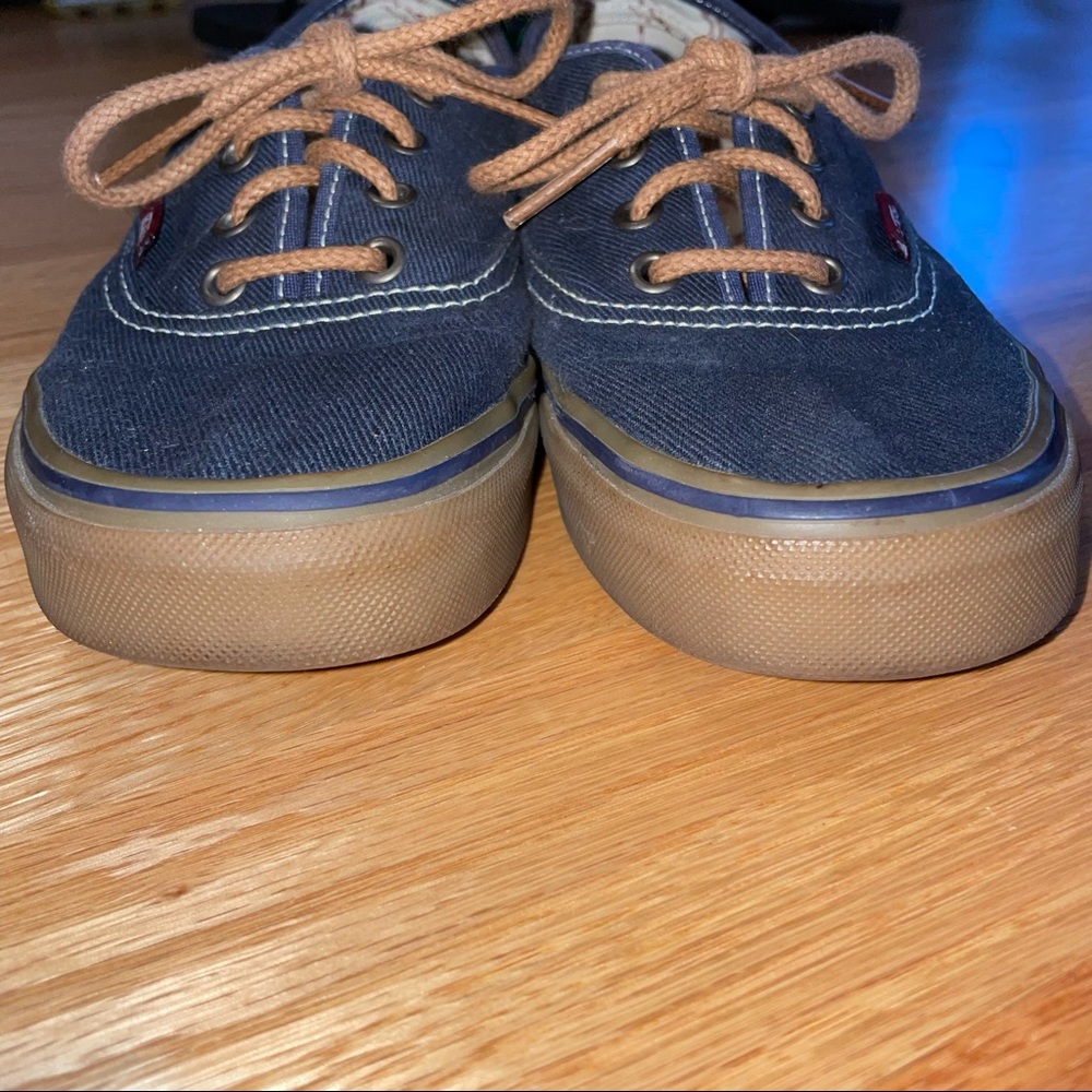 Vans - Picture 6 of 7